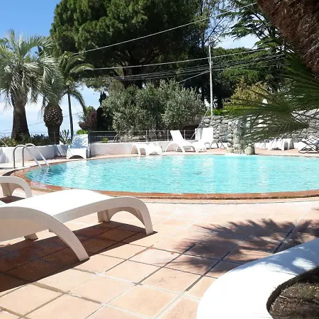 Ξενοδοχείο με διαμερίσματα Paco Benessere & Relax